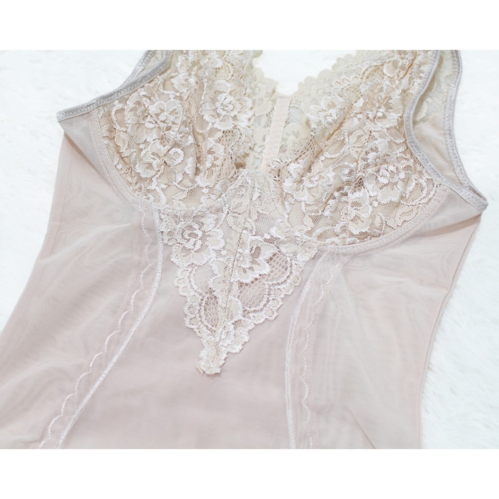 Magic Curves Lace Camisole Slimming Shapewear - Picture 6 of 8